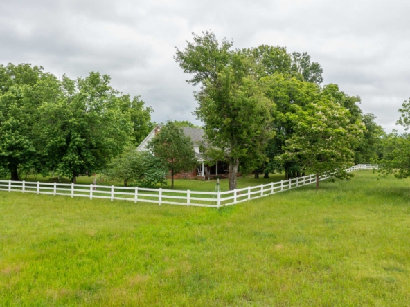 House for sale north of Lake Eufaula
