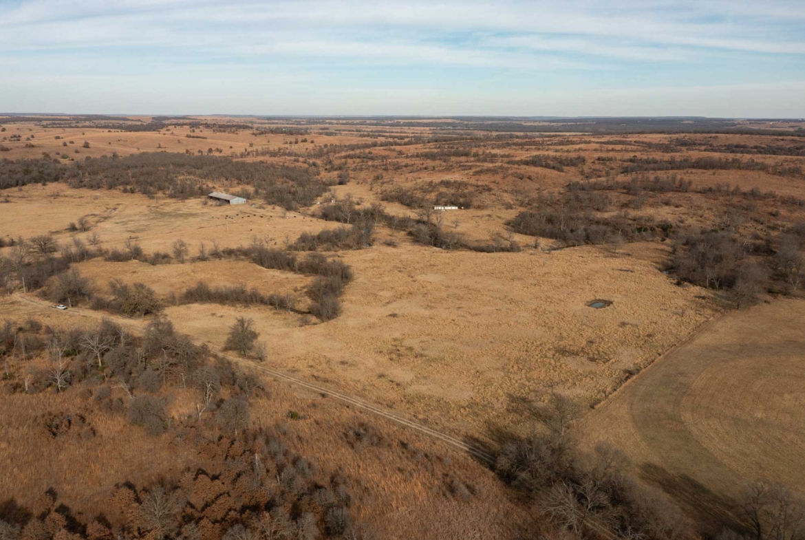 332 Acres of raw land near Sedan Kansas